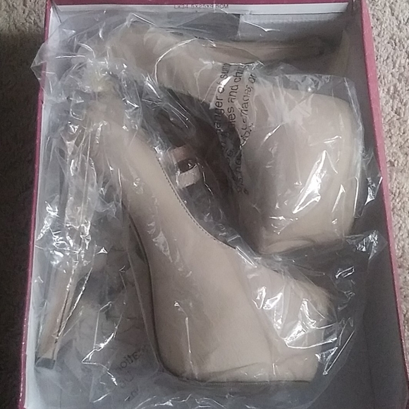 Heels - Picture 1 of 6